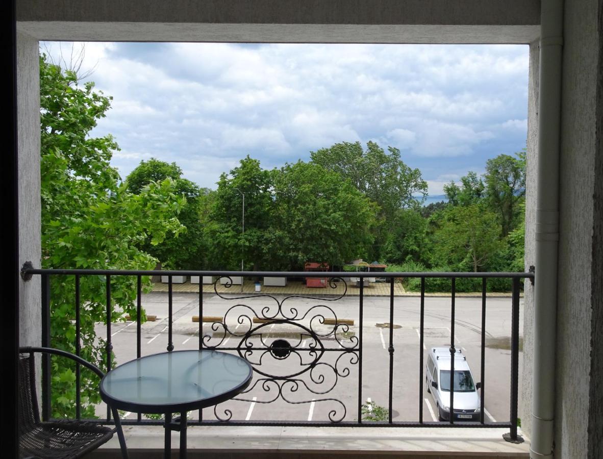 Private Apartments In White Rock Castle Baltschik Exterior foto